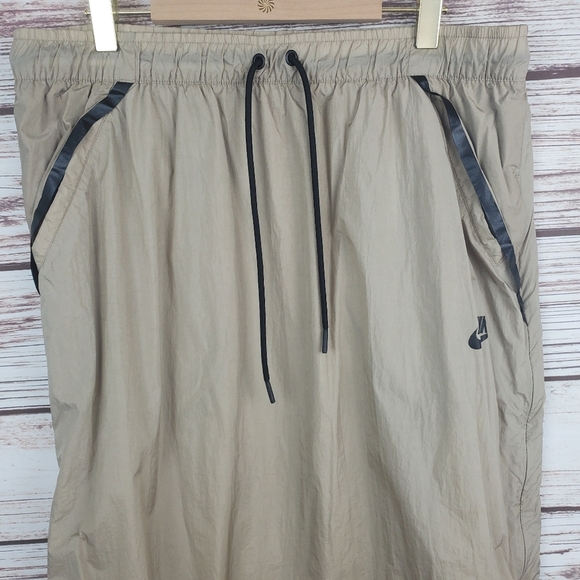 Nike Womens Large Tech Hypermesh Khaki Tan/Black Midi Softshell Skirt 833468 - Picture 3 of 12